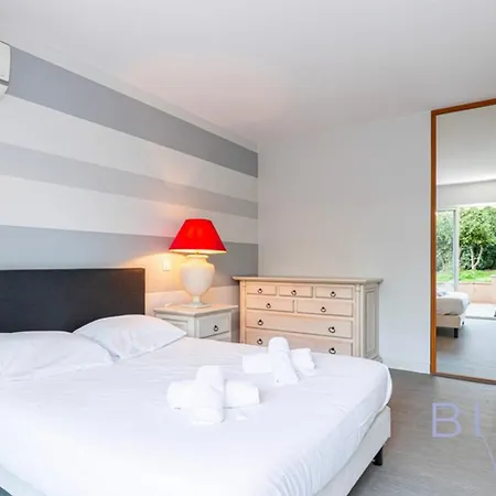 Spacious Pool And Parking *