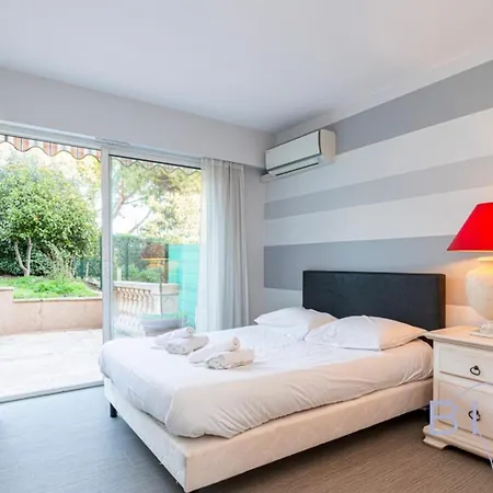 Spacious Pool And Parking Apartment Antibes