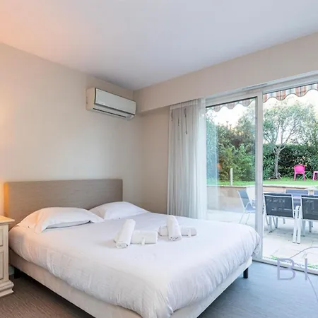 Spacious Pool And Parking Appartement