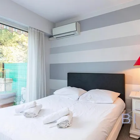 Apartment Spacious Pool And Parking Antibes