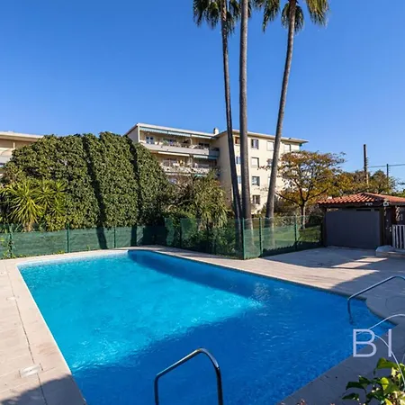 Spacious Pool And Parking Appartement