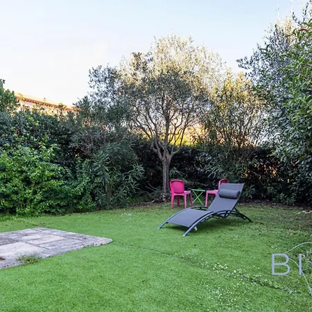 Spacious Pool And Parking