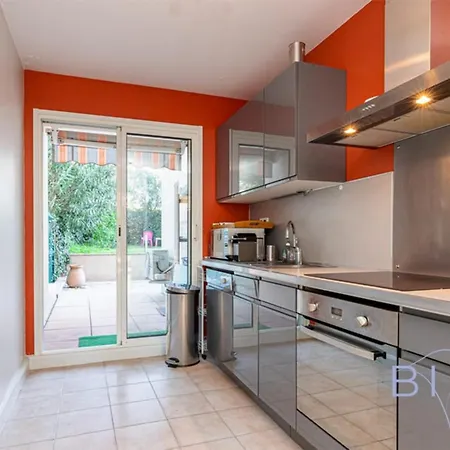 Spacious Pool And Parking Appartement