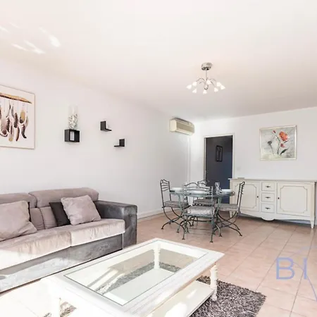 Appartement Spacious Pool And Parking