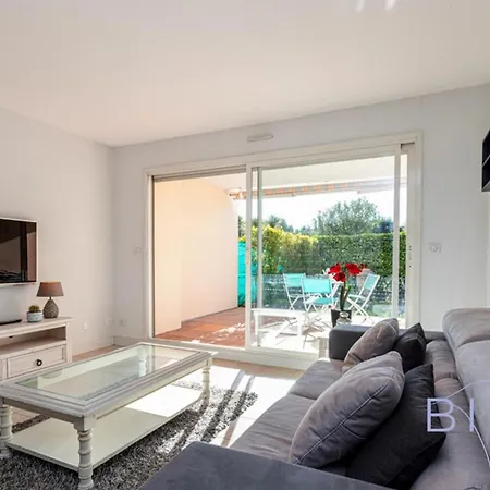 Spacious Pool And Parking Appartement *