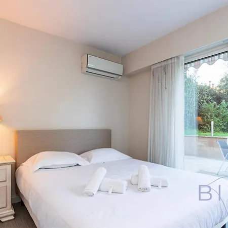 Spacious Pool And Parking 아파트 앙티브