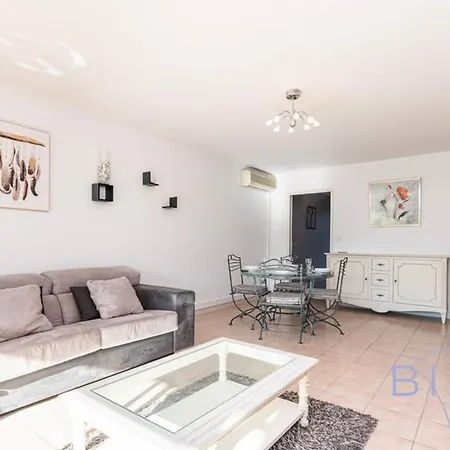 Appartement Spacious Pool And Parking
