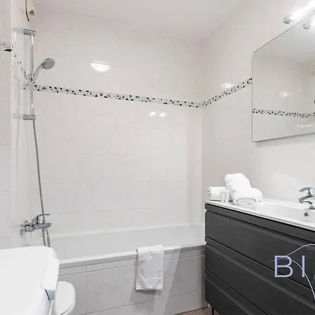 Appartement Spacious Pool And Parking Antibes