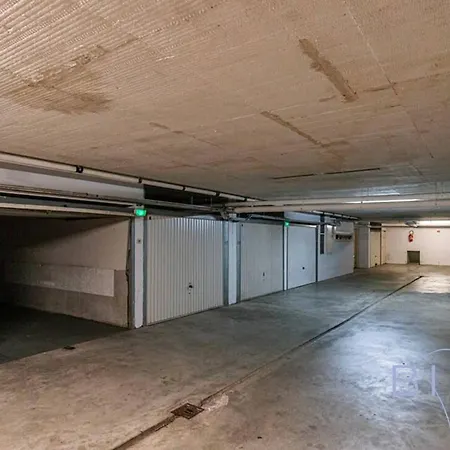 Spacious Pool And Parking *