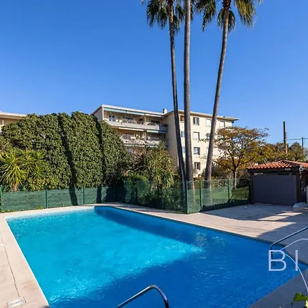 Spacious Pool And Parking