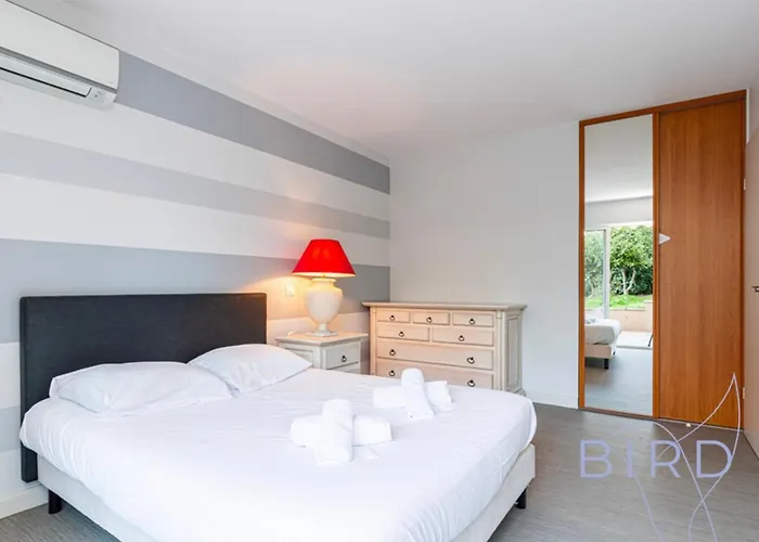 Spacious Pool And Parking *