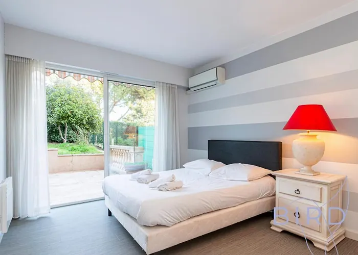 Spacious Pool And Parking Appartement Antibes