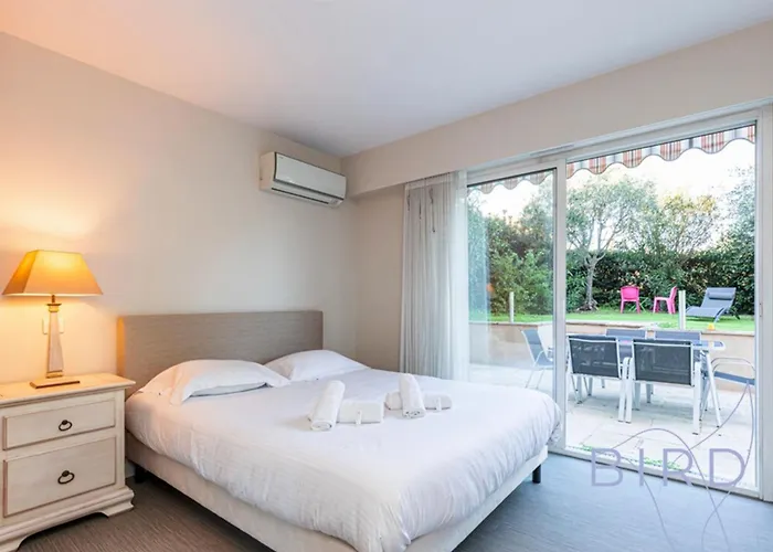 Spacious Pool And Parking Appartement