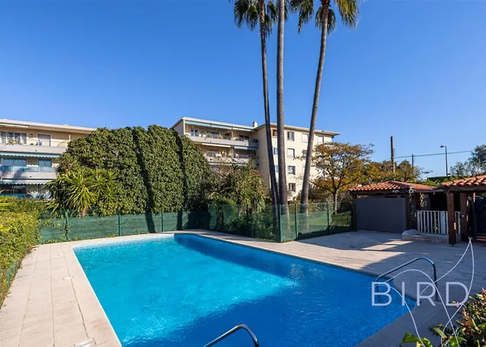 Spacious Pool And Parking Appartement Antibes