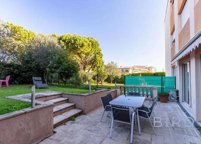 Appartement Spacious Pool And Parking