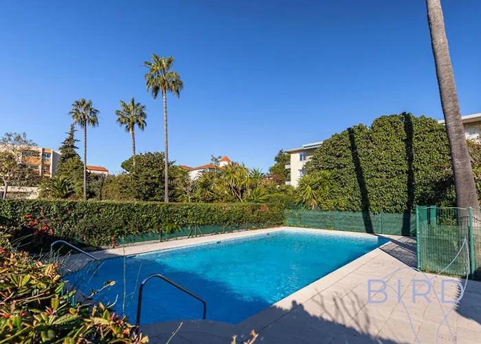 Spacious Pool And Parking Appartement Antibes