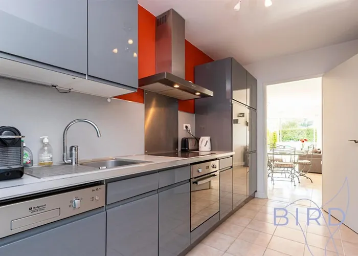 Spacious Pool And Parking *